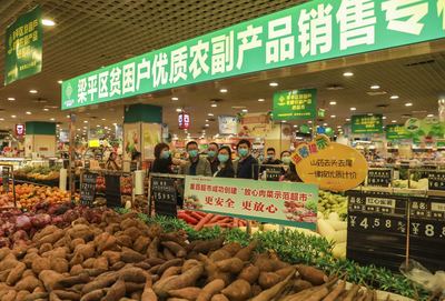 忠县供销合作社考察组赴梁平区交流食品销售经验